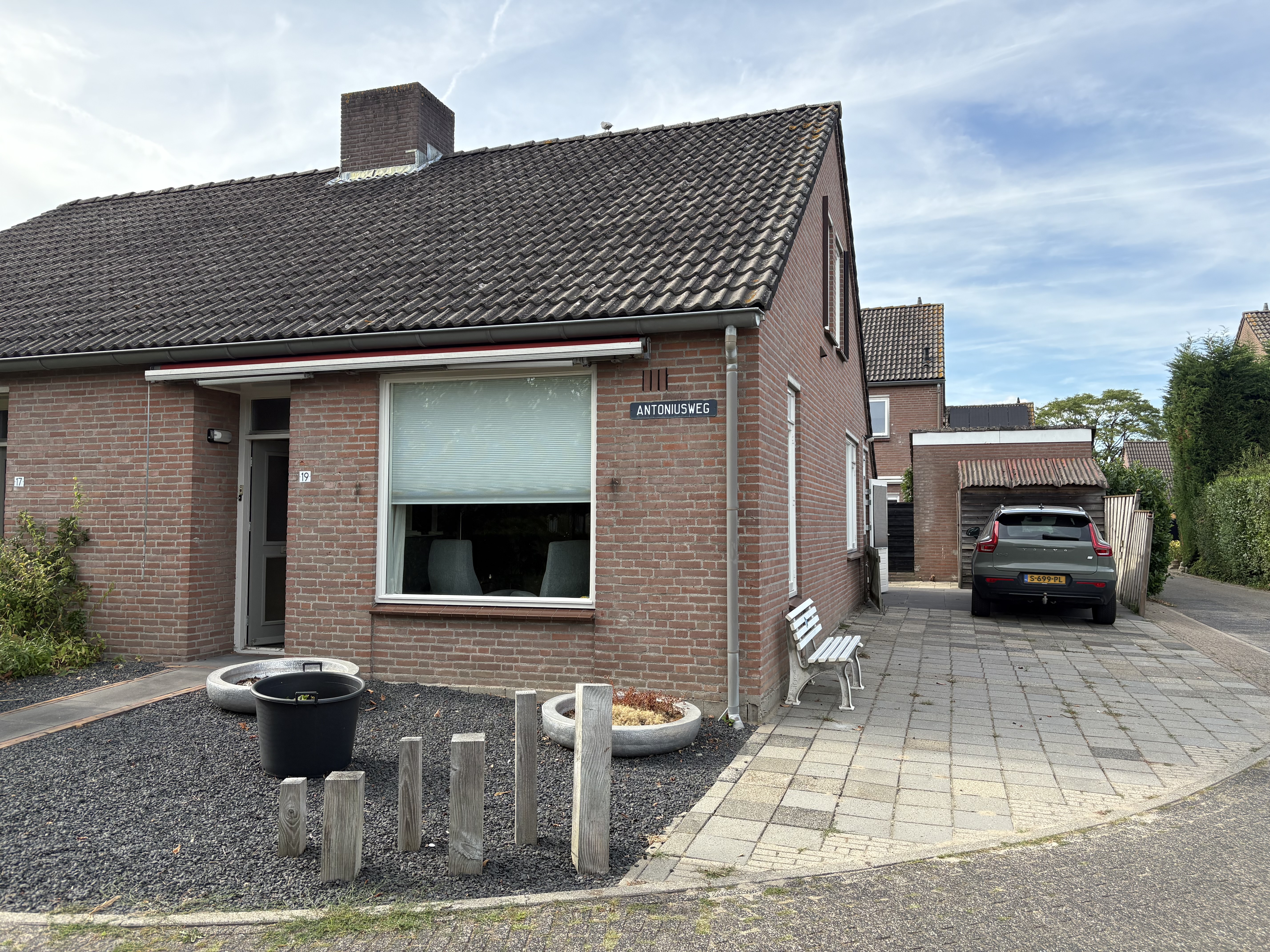 Twee-onder-één-kap te huur: Antoniusweg 19, Esch Esch